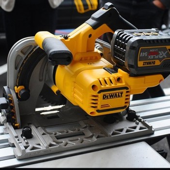 akku-tauchkreissäge 165 mm 54V XR FLEXVOLT DCS520NT DeWalt