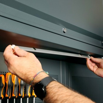 Aluminiumprofil mit LED-Streifen + Schalter für C45PRO 5000 RSC50/PLED-ST Beta