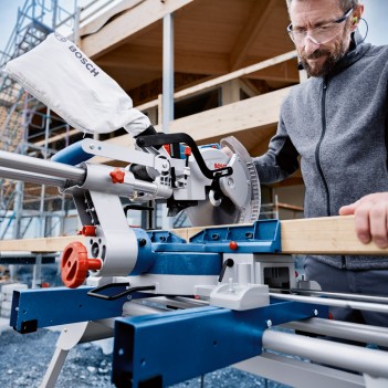 Scie à onglets radiale sans-fil BITURBO GCM 18V-254 D Bosch