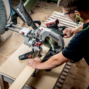 Scie à onglets radiale KGS 18 LTX BL 254 18V + 2 Accus 8Ah LiHD Metabo