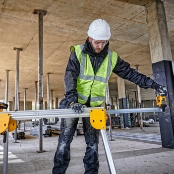 Scie à onglets radiale XR 18V 184 mm DCS365N + Piètement DE7033 DeWalt