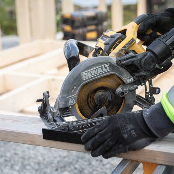 Scie circulaire 190mm 54V XR FLEXVOLT + 2 Accus 9Ah DCS579X2-QW DeWalt