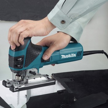Scie sauteuse orbitale Makita 4351FCTJ