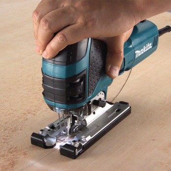 Scie sauteuse orbitale Makita 4351FCTJ