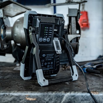 Wiederaufladbarer LED-Scheinwerfer RUFUS, 3000 Lumen, Bluetooth-Lautsprecher Brennenstuhl