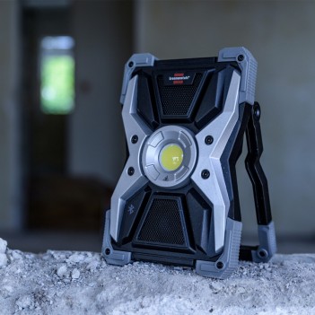 Projecteur LED RUFUS rechargeable, 3000 lumen haut-parleurs bluetooth Brennenstuhl