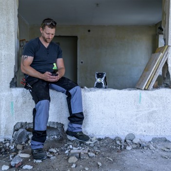 Wiederaufladbarer LED-Scheinwerfer RUFUS, 3000 Lumen, Bluetooth-Lautsprecher Brennenstuhl