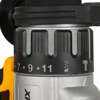 Perceuse à percussion XRP 18V + 2 Accus 5Ah et chargeur DCD996P2 DeWalt