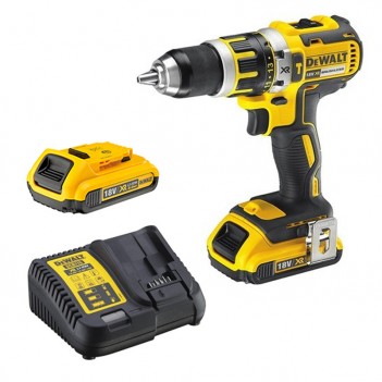 Perceuse/Visseuse à percussion XR 18V + 2 Accus DCD795D2 DeWalt