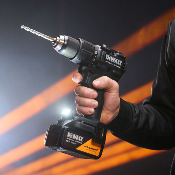 Perceuse-visseuse à percussion 18V + 1 Accu DCD86MP1T McLaren DeWalt