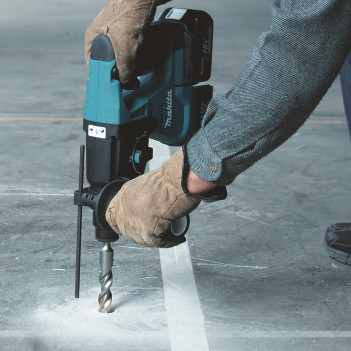 Akku-Bohrhammer LXT 3 Funktionen 18V 2J + 2 Akkus 5Ah und Ladegerät DHR243RTJW Makita