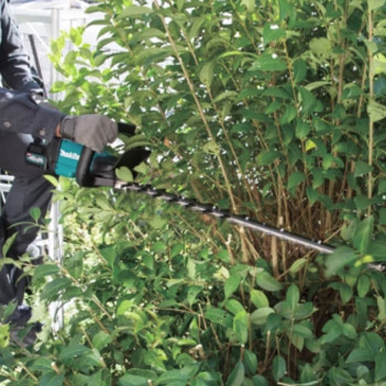 Akku-Heckenschere XGT 40Vmax 60cm + 2 Akkus 2,5Ah und Ladegerät UH004GD201 Makita