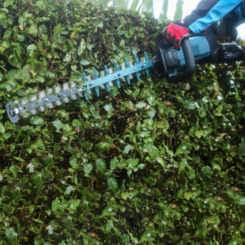 Akku-Heckenschere XGT 40Vmax 60cm + 2 Akkus 2,5Ah und Ladegerät UH004GD201 Makita