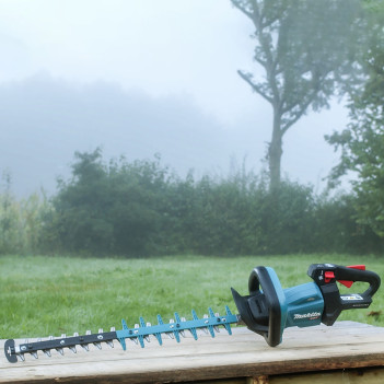 Akku-Heckenschere XGT 40Vmax 60cm + 2 Akkus 2,5Ah und Ladegerät UH004GD201 Makita