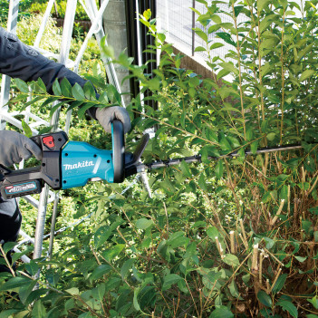 Akku-Heckenschere XGT 40Vmax 60cm + 2 Akkus 2,5Ah und Ladegerät UH006GD201 Makita