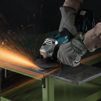 Akku-Winkelschleifer LXT 18V 125mm + 2 Akkus 5Ah und Ladegerät DGA506RTJ Makita