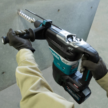 Akku Bohr- und Spitzhammer XGT 40Vmax 8,0J + 2 Akkus 4Ah und Ladegerät HR005GU201 Makita