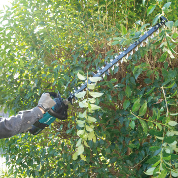 Akku-Heckenschere XGT 40Vmax 75cm + 2 Akkus 2,5Ah und Ladegerät UH007GD201 Makita