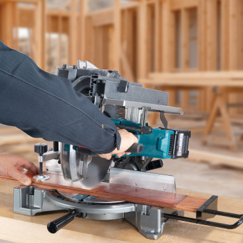 Akku-Kapp- und Gehrungssäge mit Tisch XGT 40Vmax 260mm LH001GZ Makita