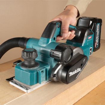 Akku-Einhand-Falzhobel XGT 40Vmax 82mm + 2 Akkus 4Ah und Ladegerät KP001GM201 Makita